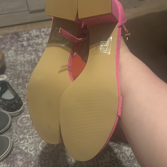 Pink Heels - brand new with box - Picture 3 of 3